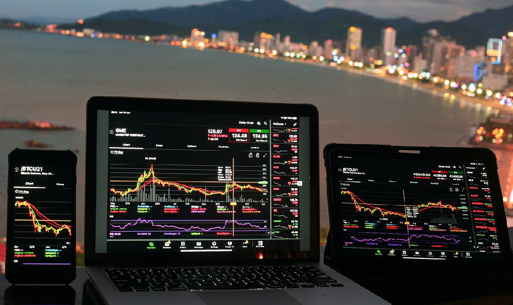 How Do Bond Traders Profit? And What Strategies Do They Use?