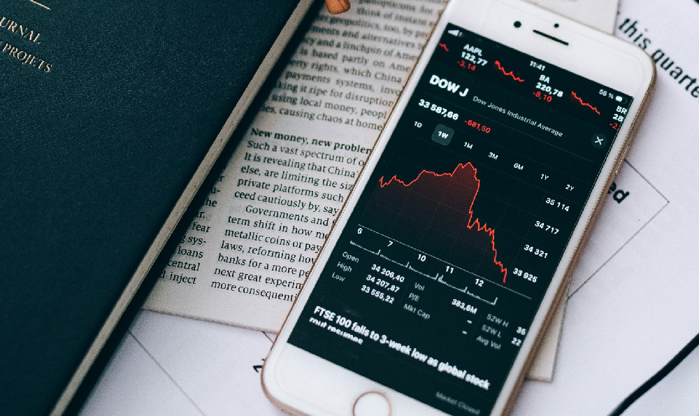 Investing in Investment Funds: A Wise Move? What's the Best Approach?

