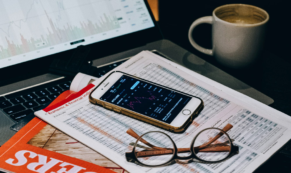 How do websites earn revenue, and what are their monetization strategies?