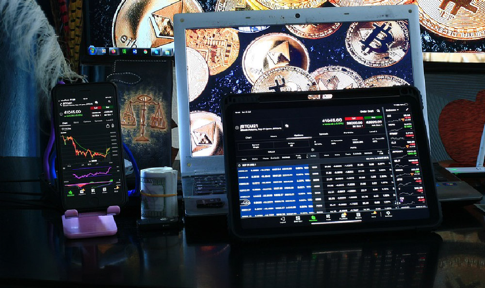 How Does DraftKings Generate Revenue: What Are Their Key Strategies?
