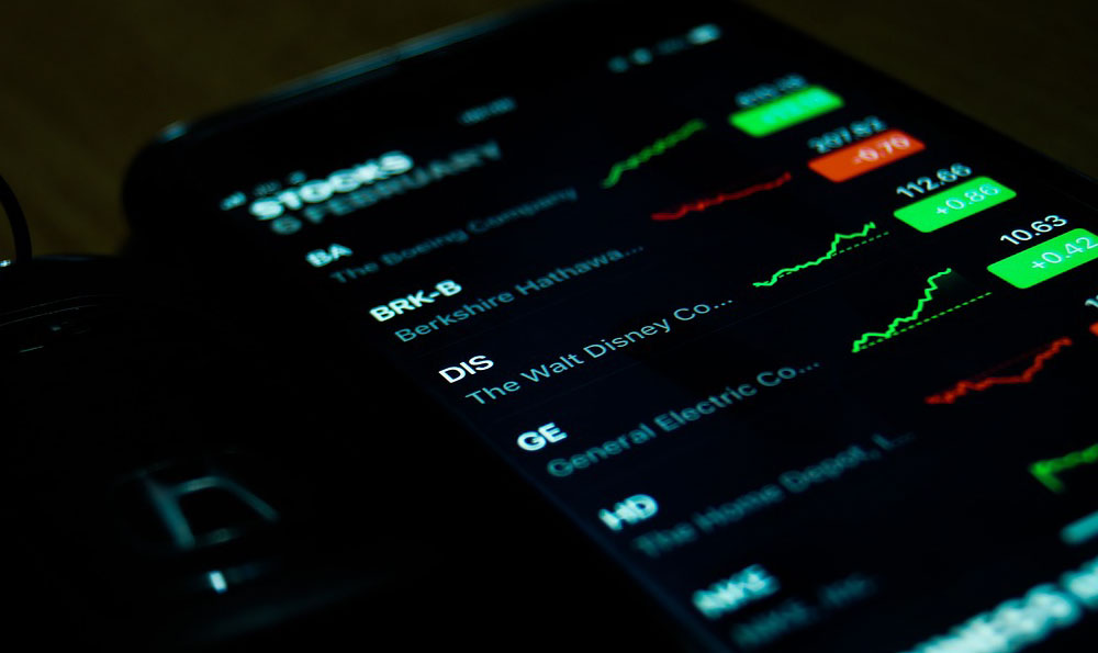 How much does a casino earn, and what factors influence its profitability?
