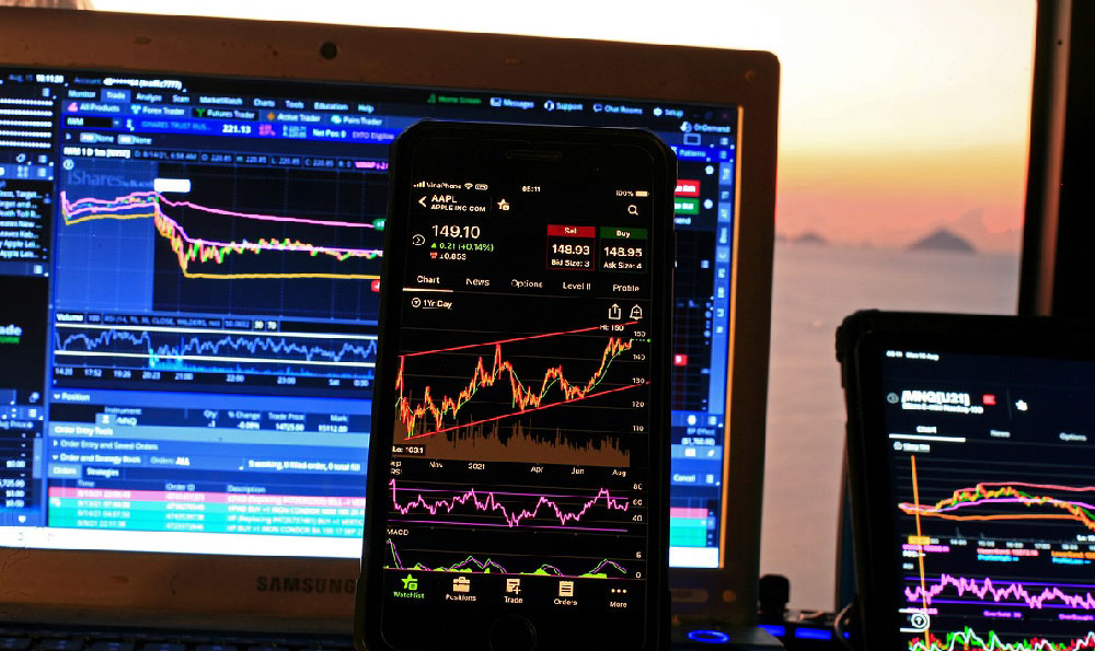 Investing in Houses: Smart Move or Risky Gamble?
